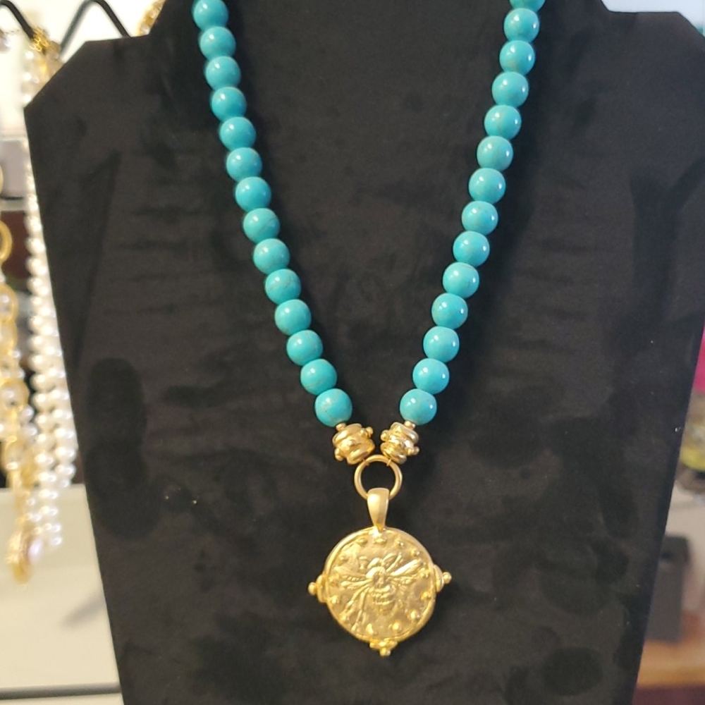 Turqouise bead necklace w bee medallion